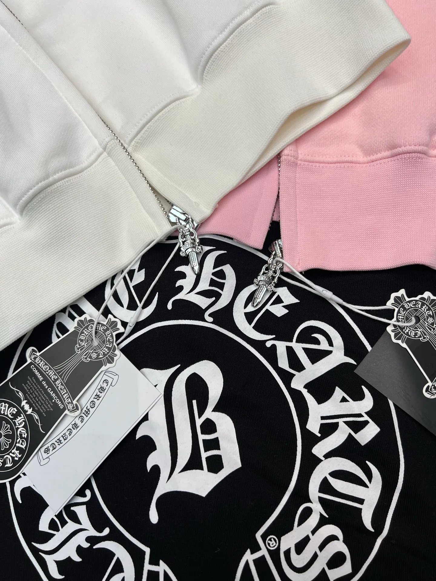P260 Chrome Heart Chrome Heart American luxury brand 25ss early autumn hooded jacket in stock Focus on quality and compare at will Size: One size fits all Color: Black White Pink